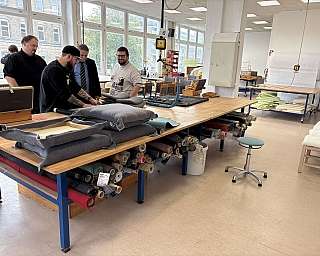 die Mitarbeitenden zeigen großes Interesse